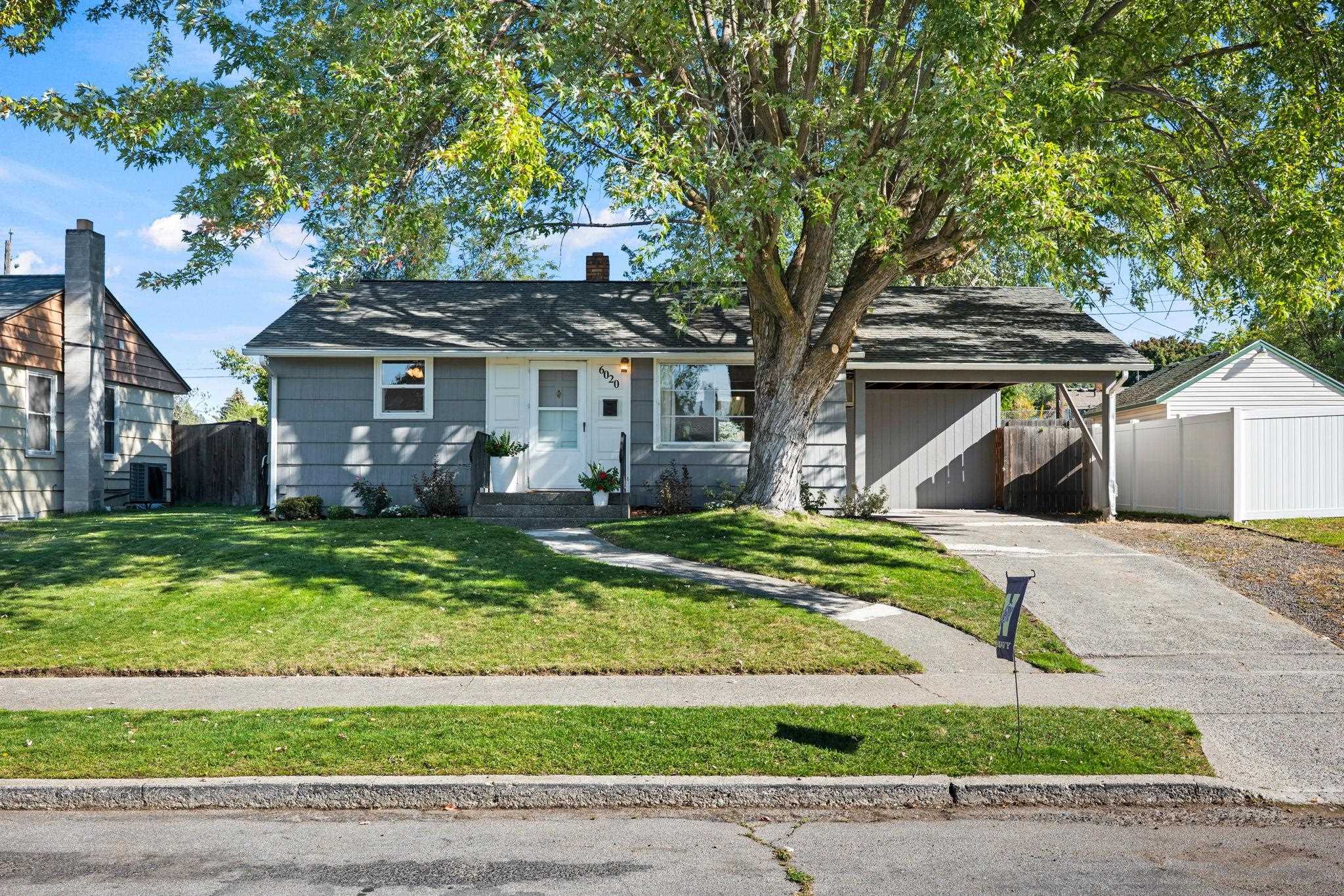 6020 N Douglas Dr — photo