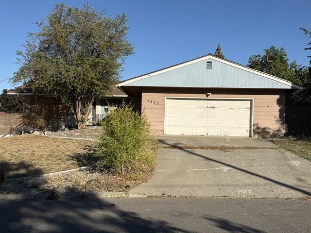 2505 S Pierce Rd — photo