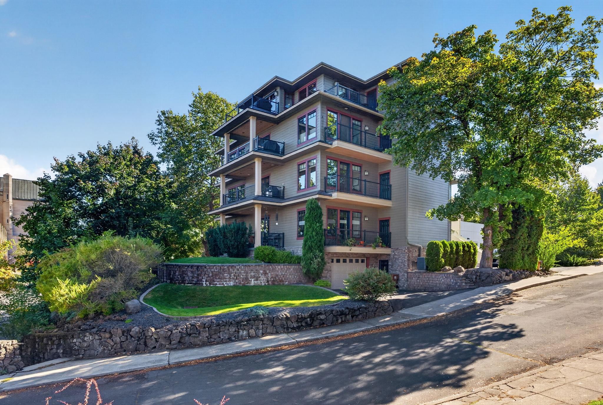 2 E Sumner Ave — photo