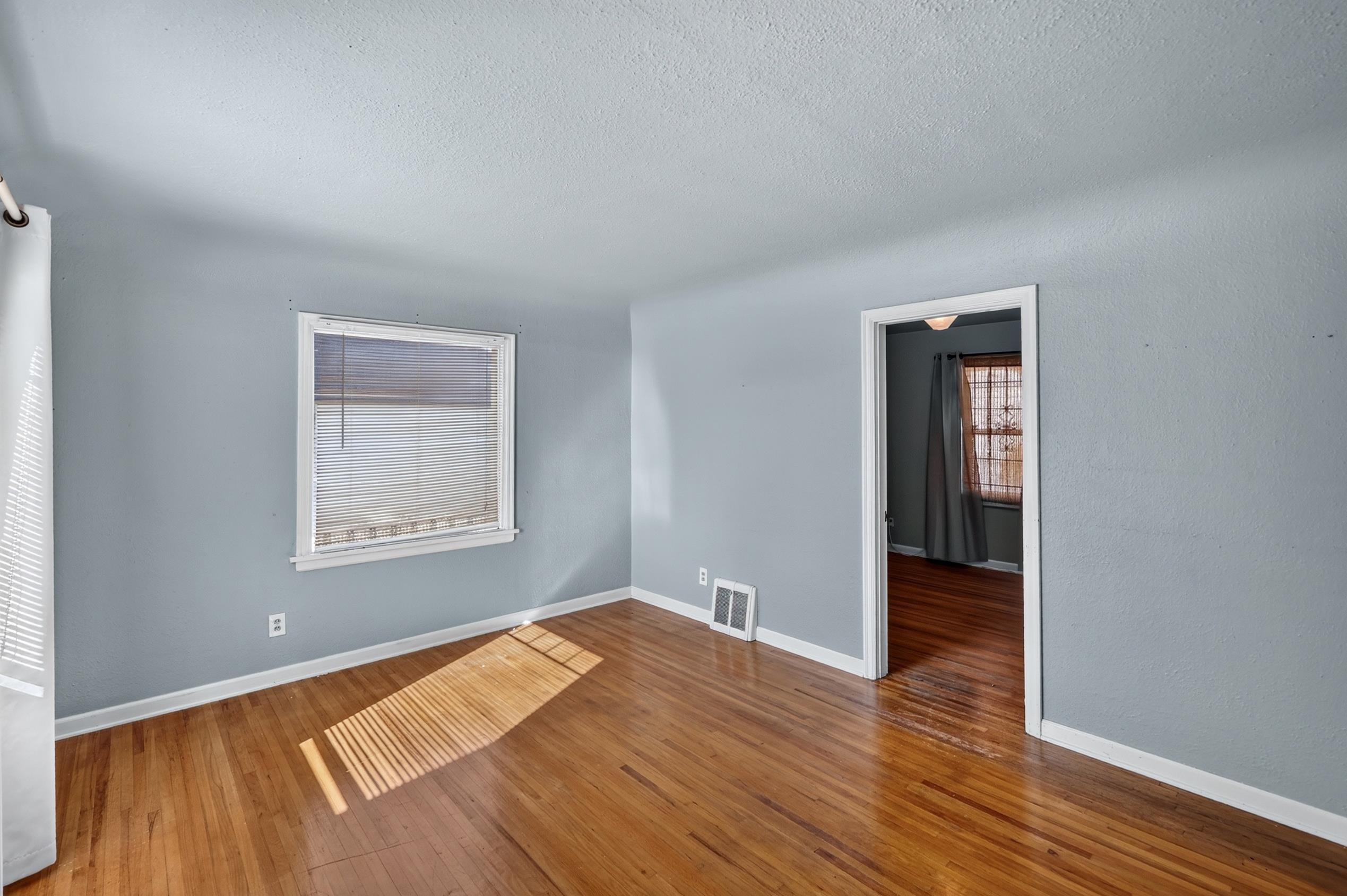 2911 E Hoffman Ave, Spokane, WA 99207 — photo 2
