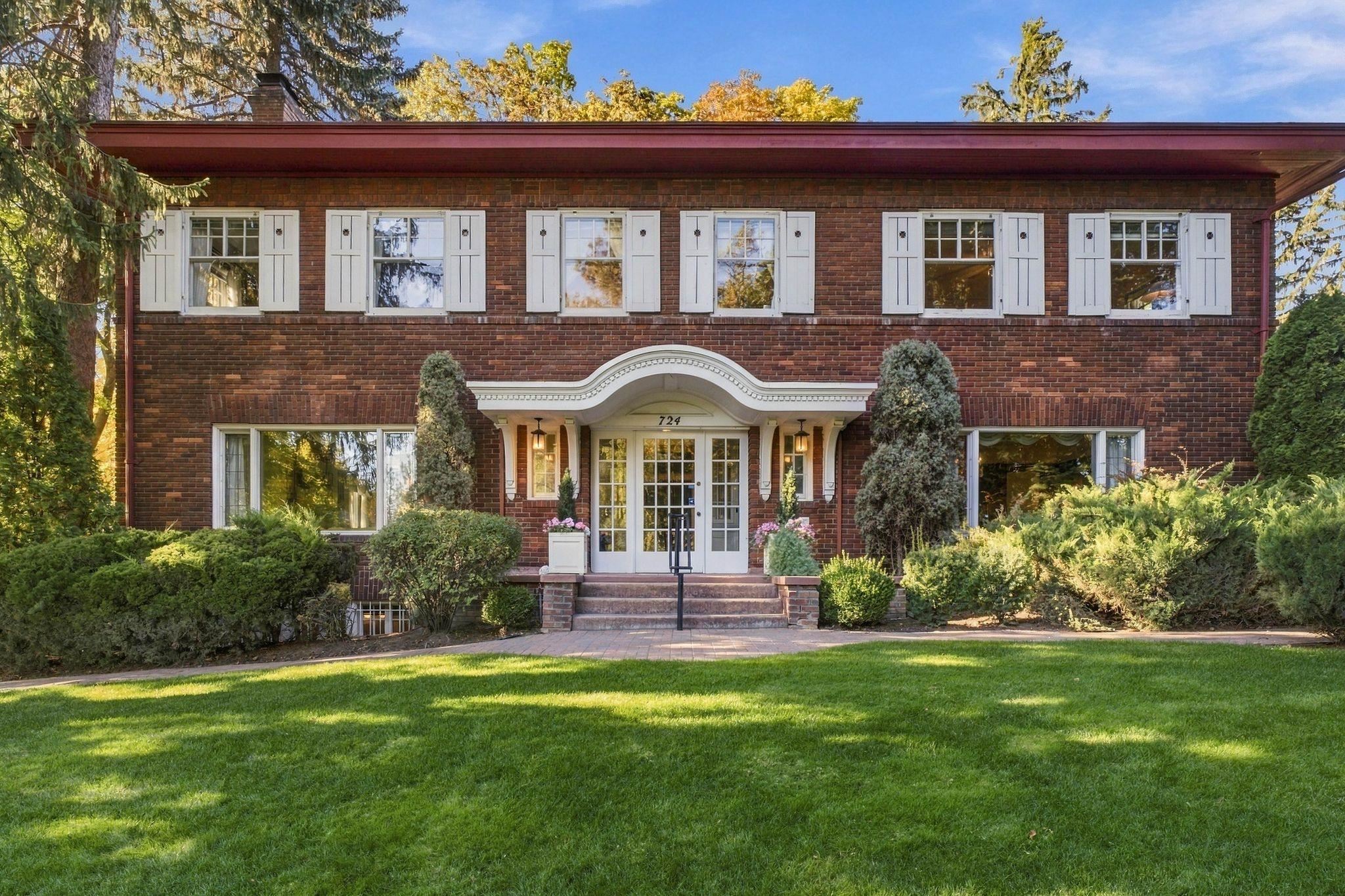 724 W Cliff Dr — photo