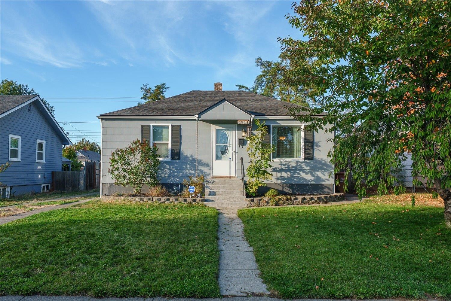 1911 E Rich Ave — photo