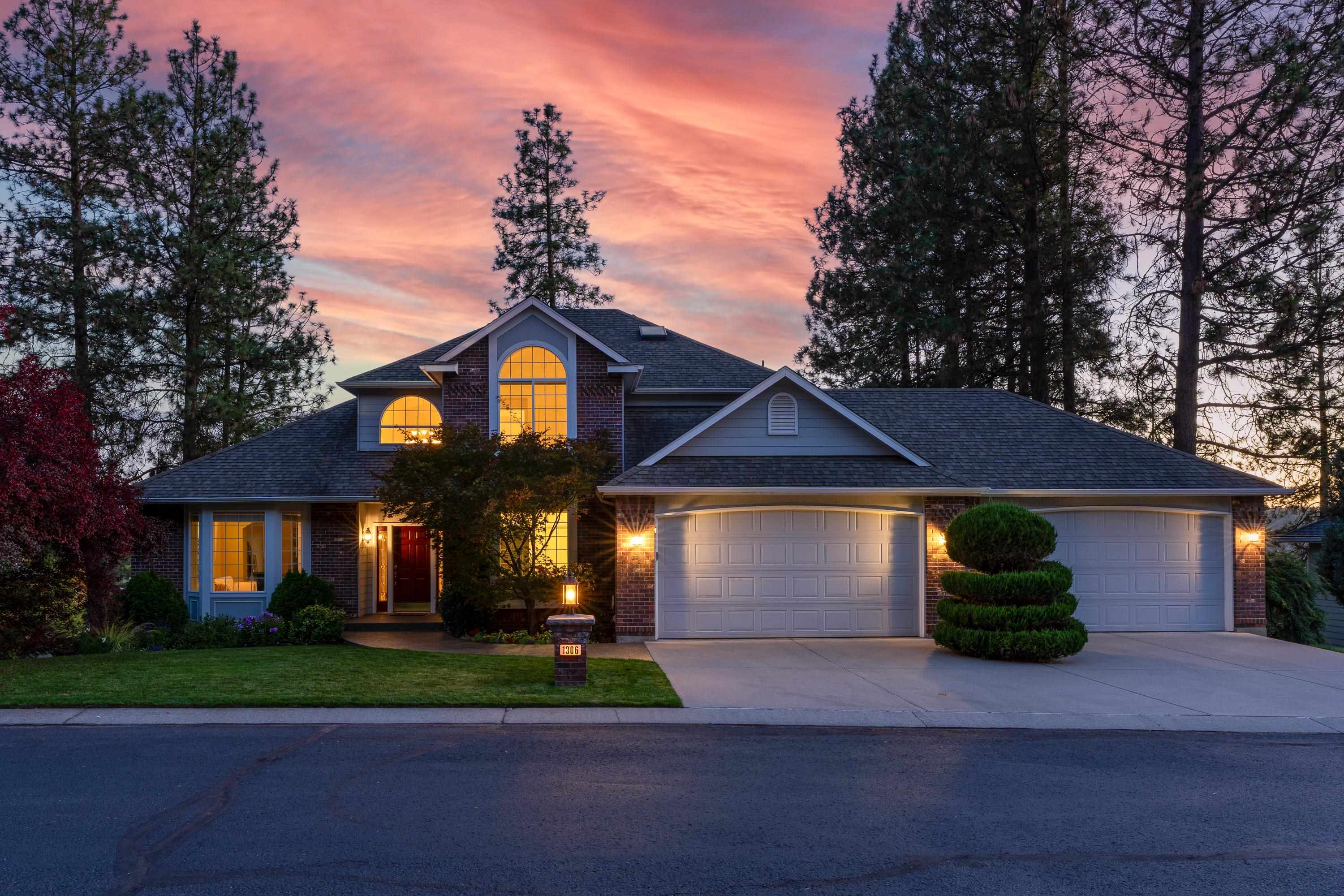 1306 E Blackwood Ln — photo