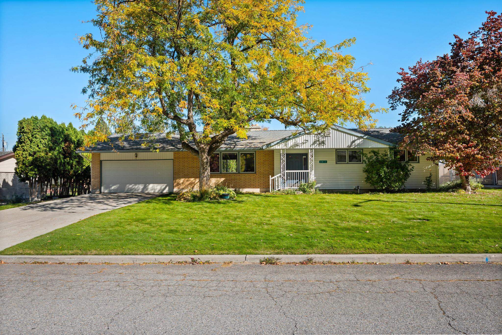 3811 S Sundown Dr — photo