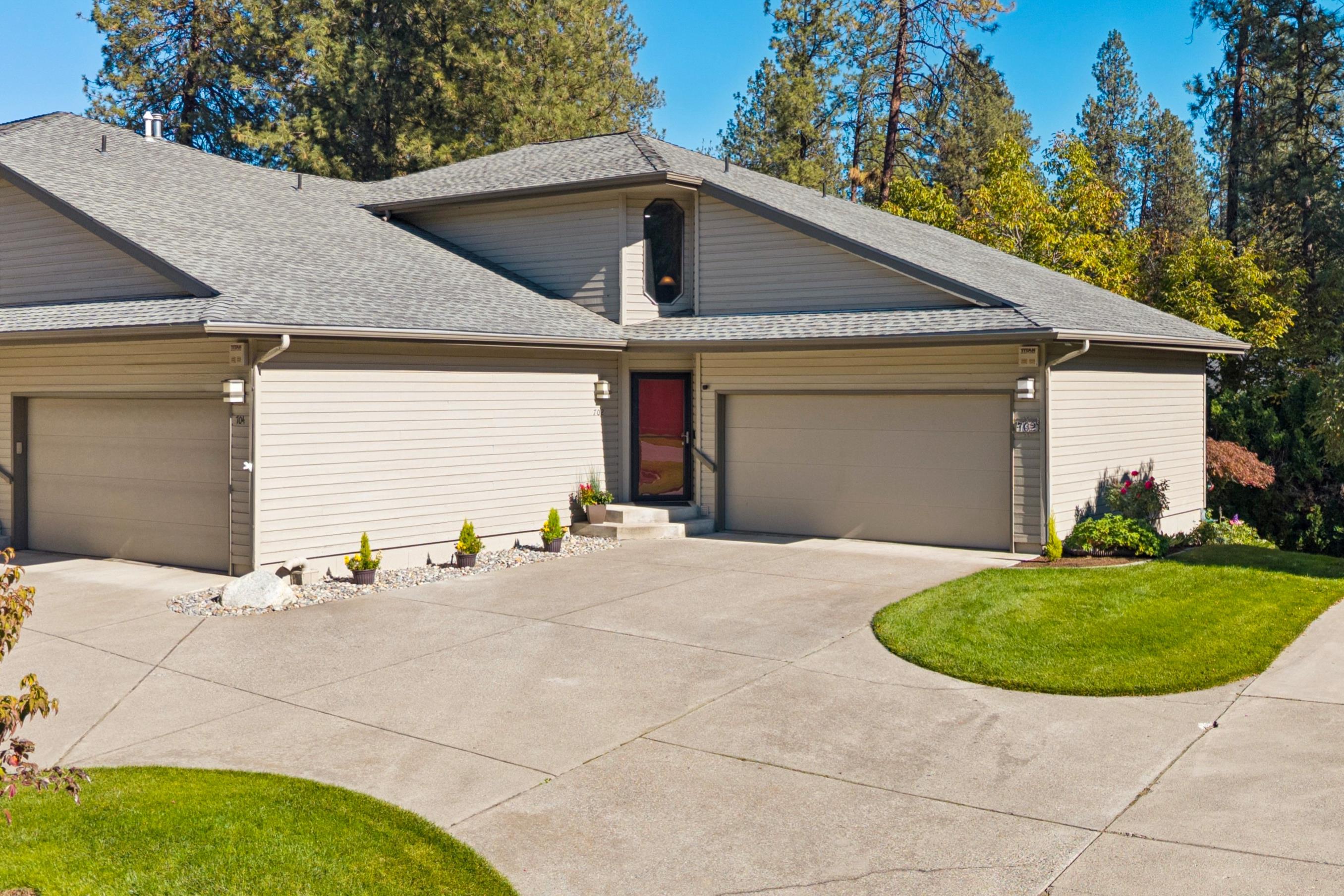 702 W Briar Cliff Ct — photo