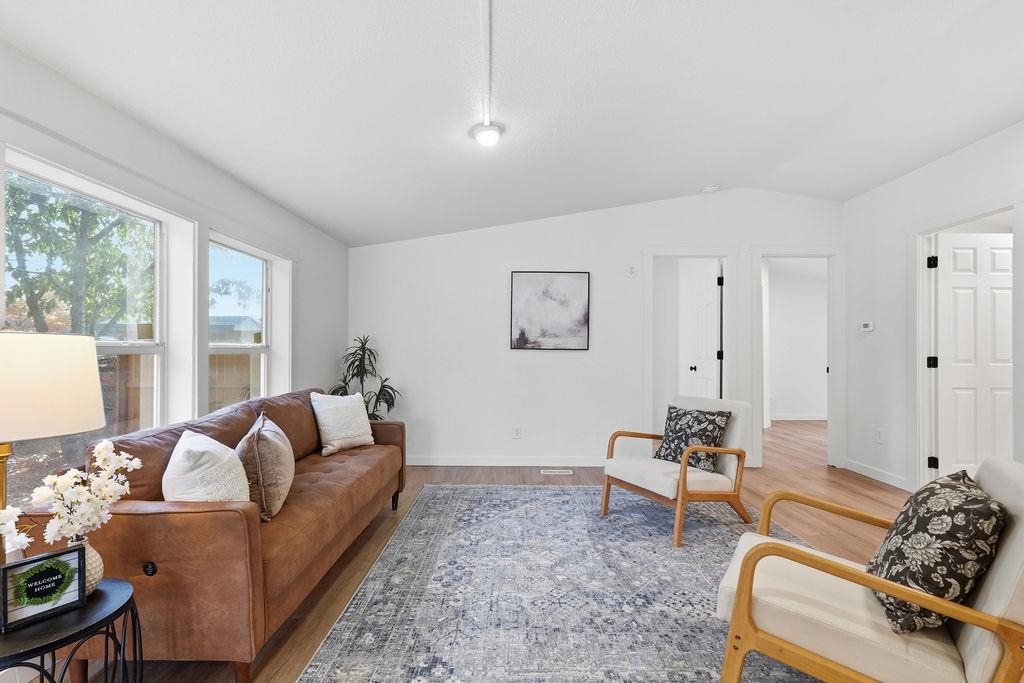 718 E E Bridgeport Ave, Spokane, WA 99207 — photo 2