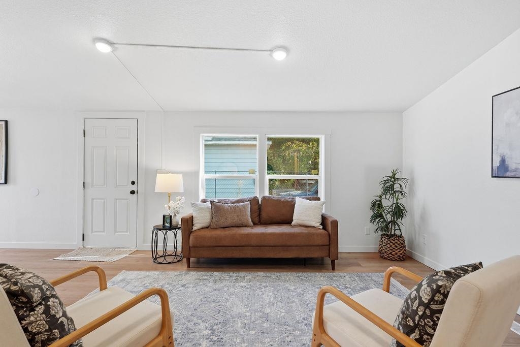 718 E E Bridgeport Ave, Spokane, WA 99207 — photo 3