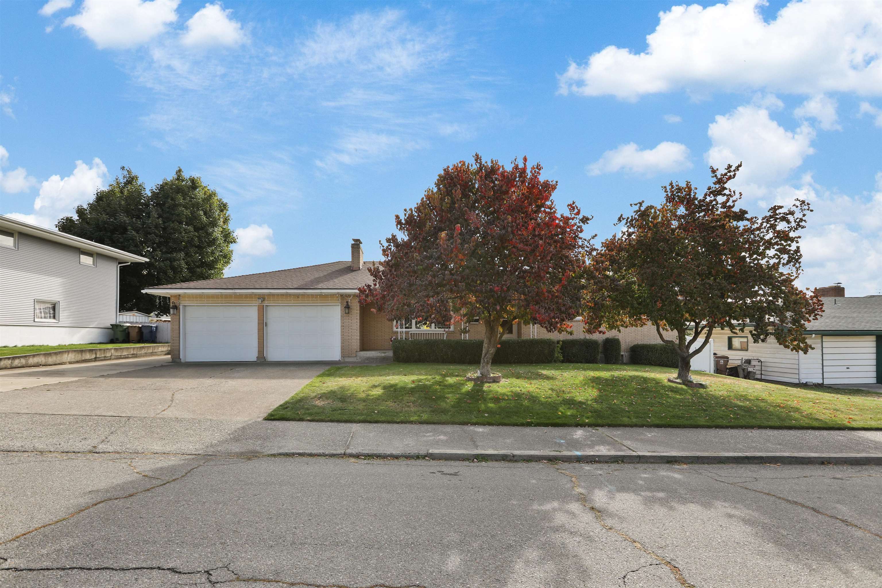 2221 W Longfellow Ave — photo