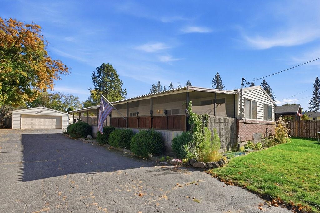 1007 S Walnut Rd — photo