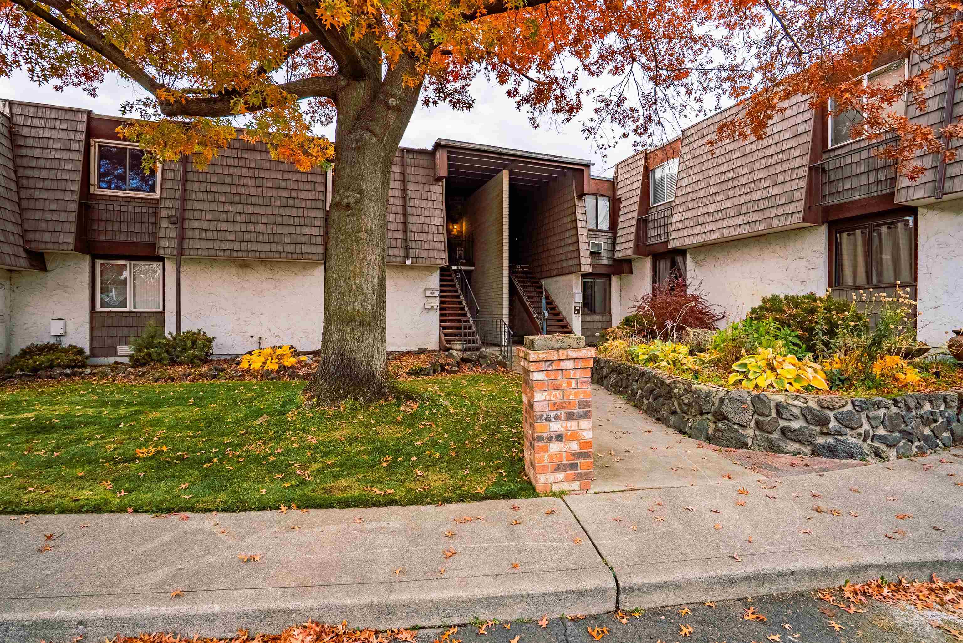 1716 N Pettet Dr — photo