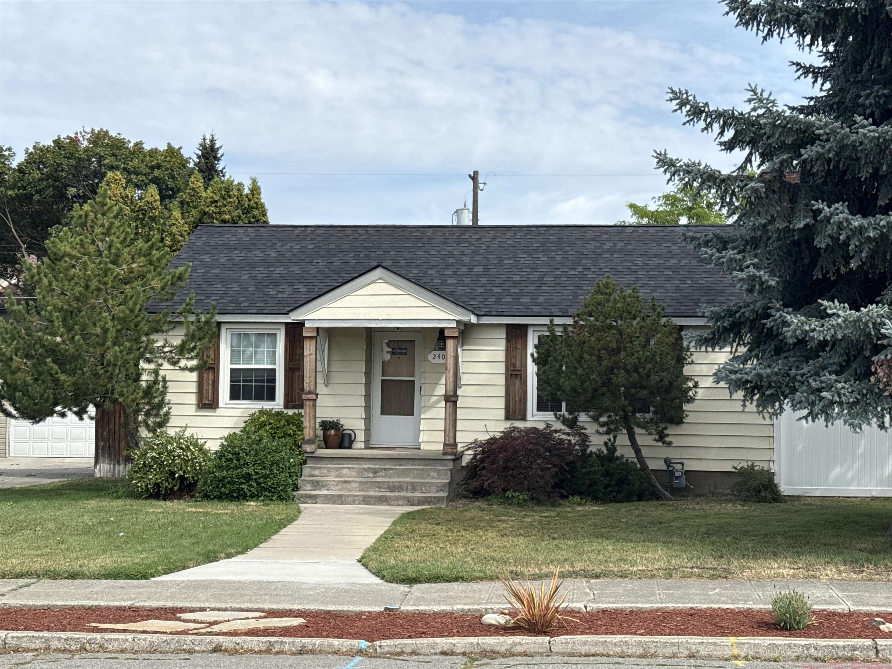 2404 W Rockwell Ave — photo