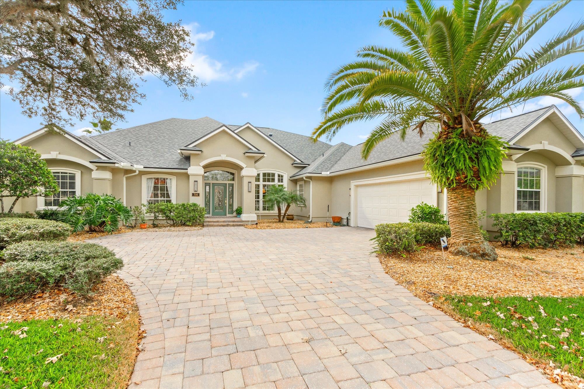 700 Pinecrest Isle Ct — photo