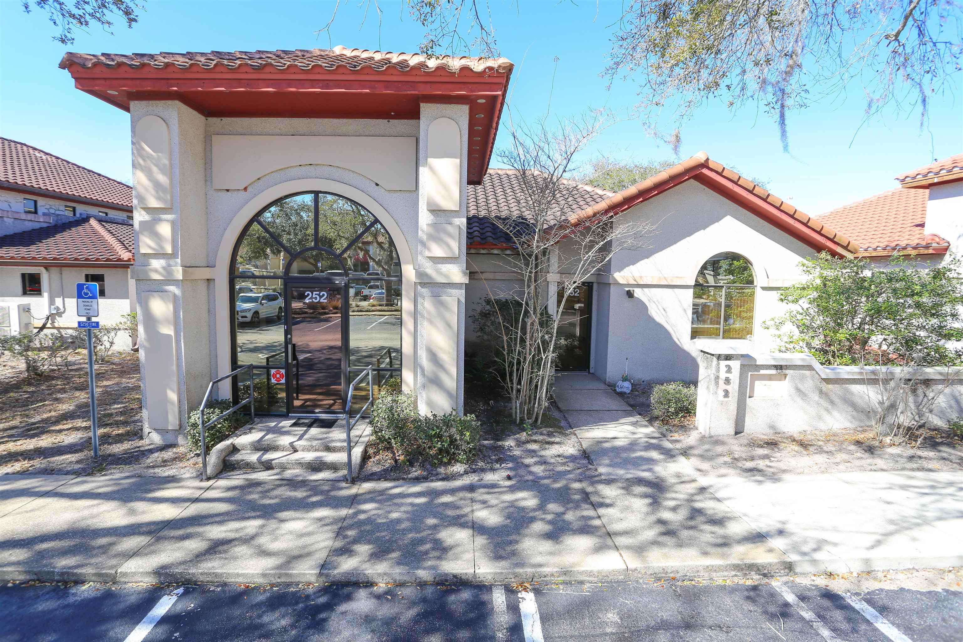 252 Southpark Circle — photo
