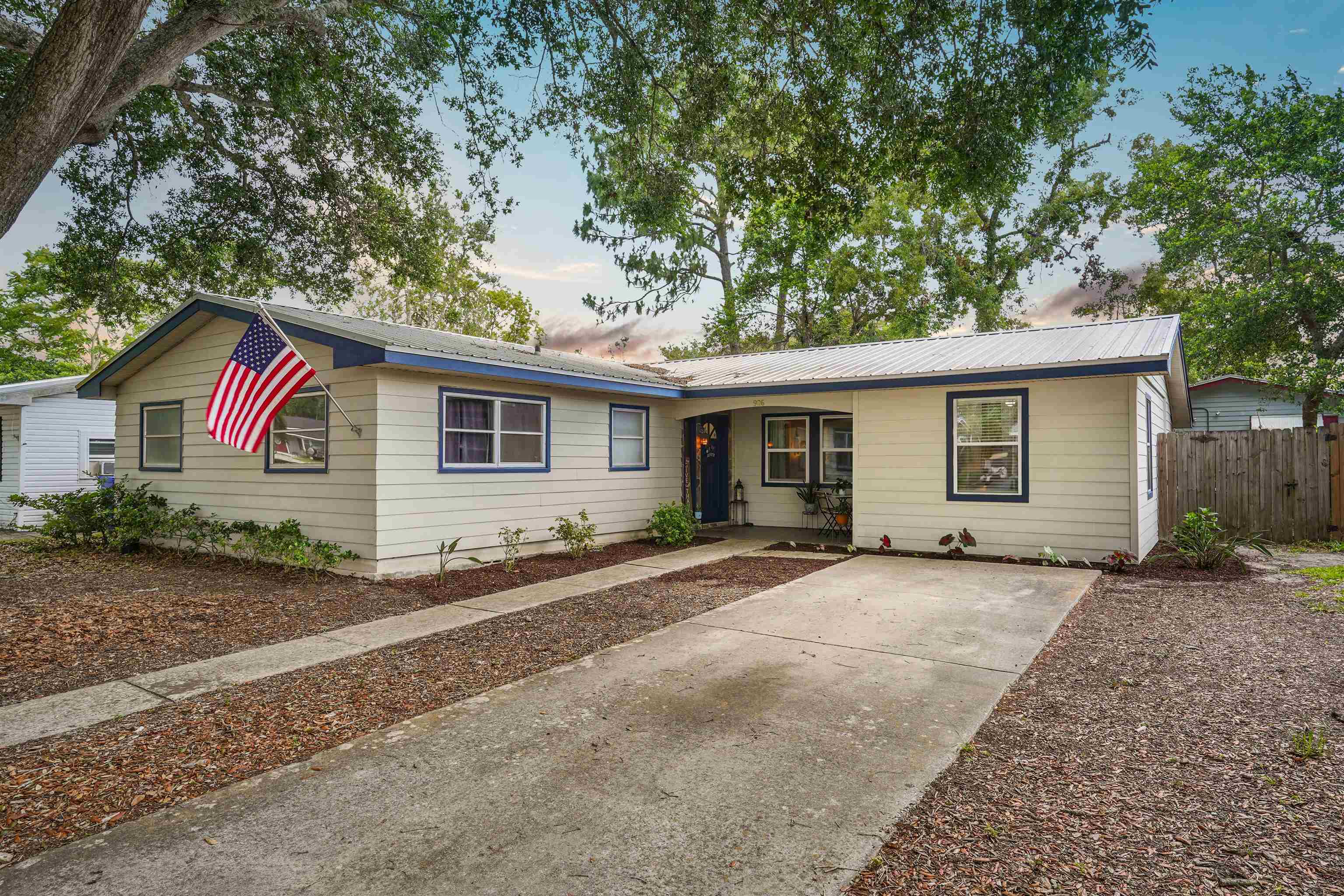906 Santa Clara Ave — photo