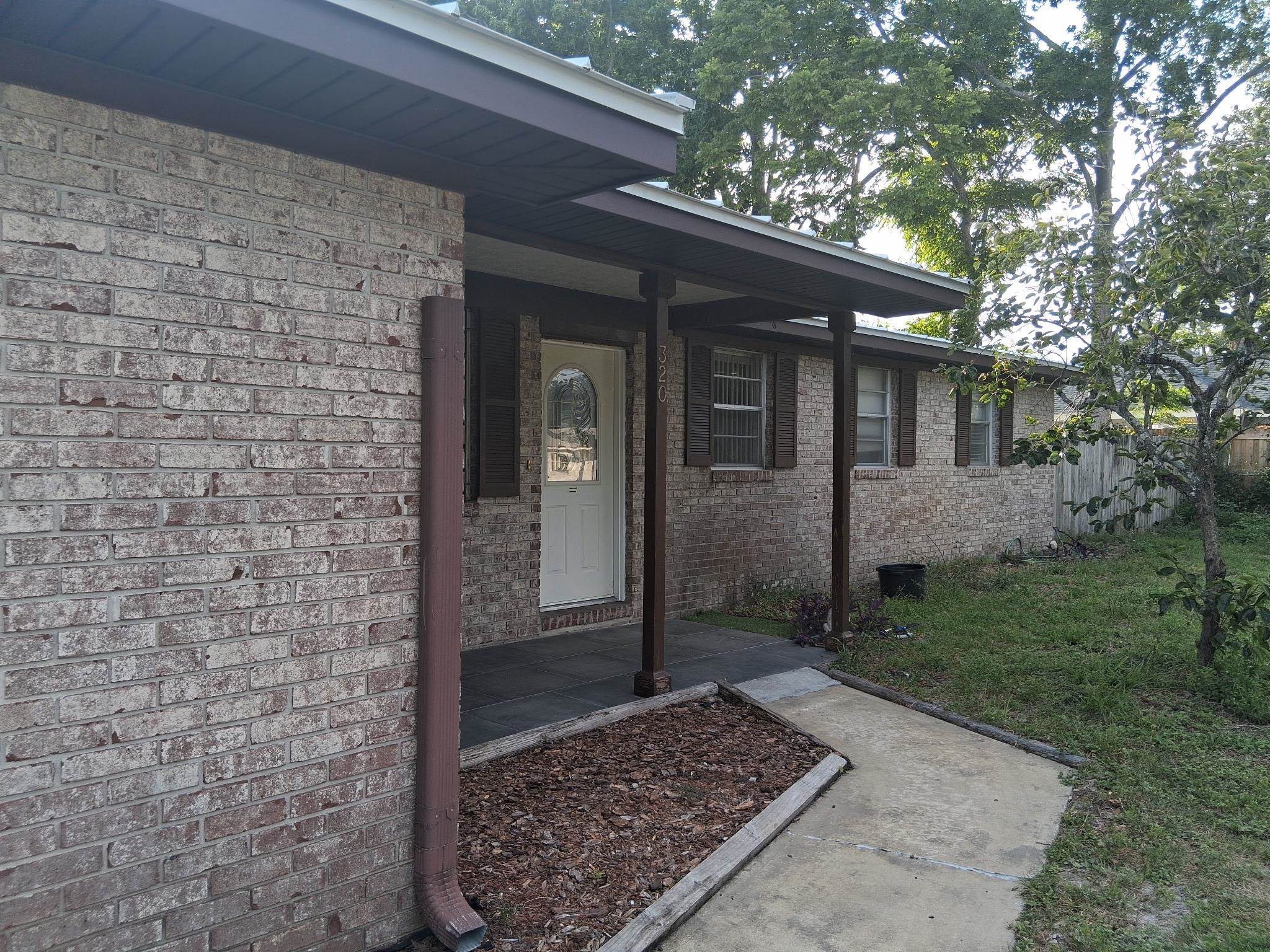 320 Lobelia Rd — photo