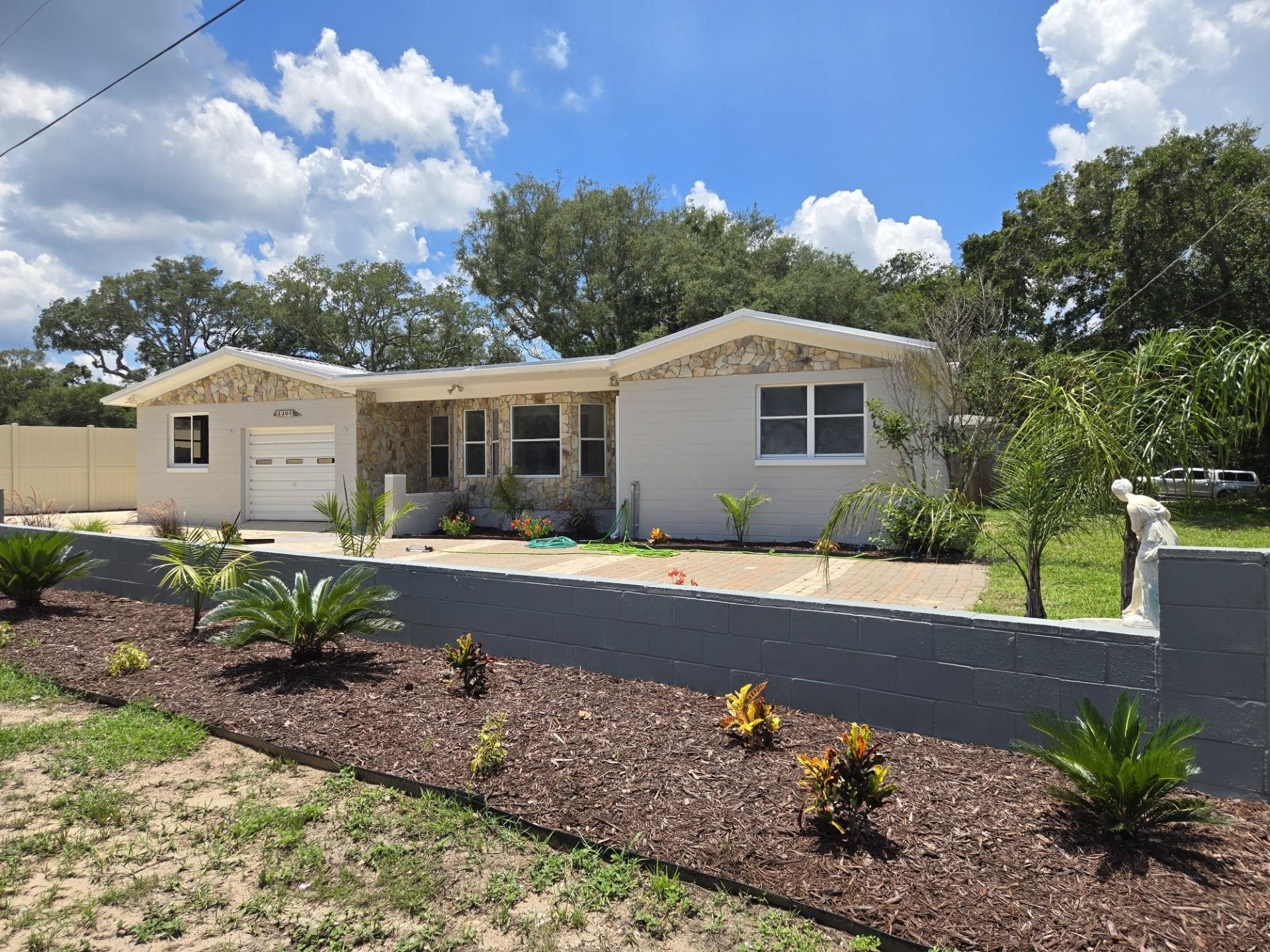 1301 Hernandez Blvd. — photo