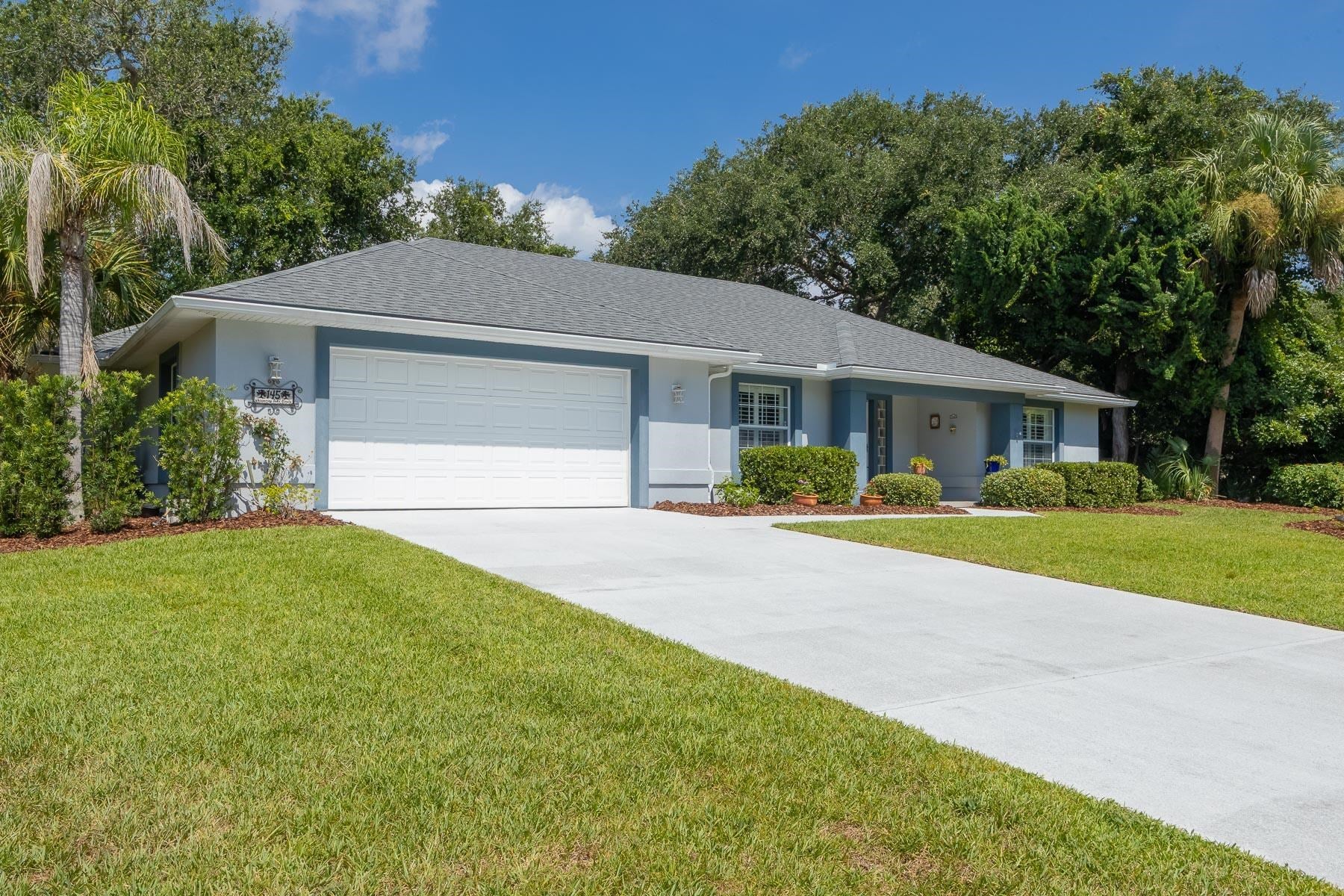 145 Whispering Oaks Cir — photo