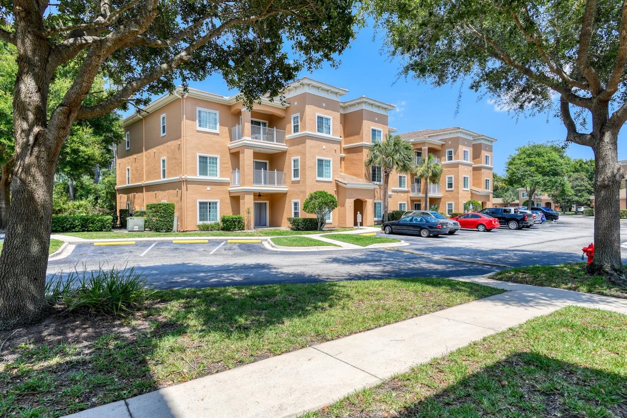 605 Fairway Dr. #102 w/Garage — photo