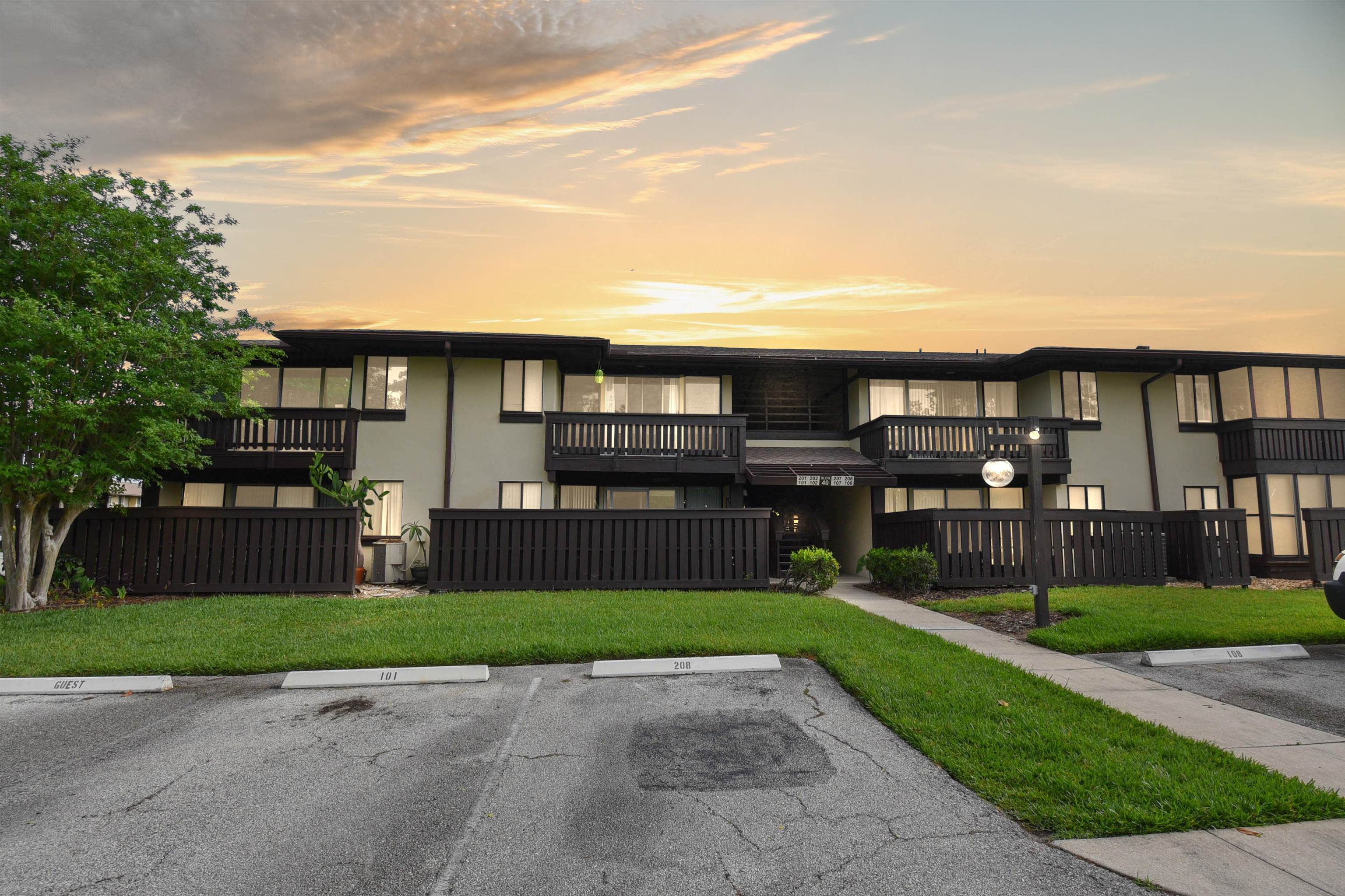 40 Club House Dr — photo