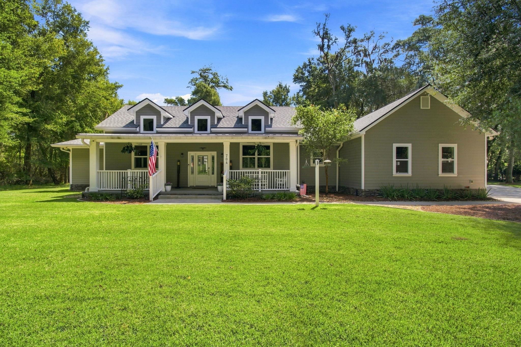 704 Coachman's Place — photo