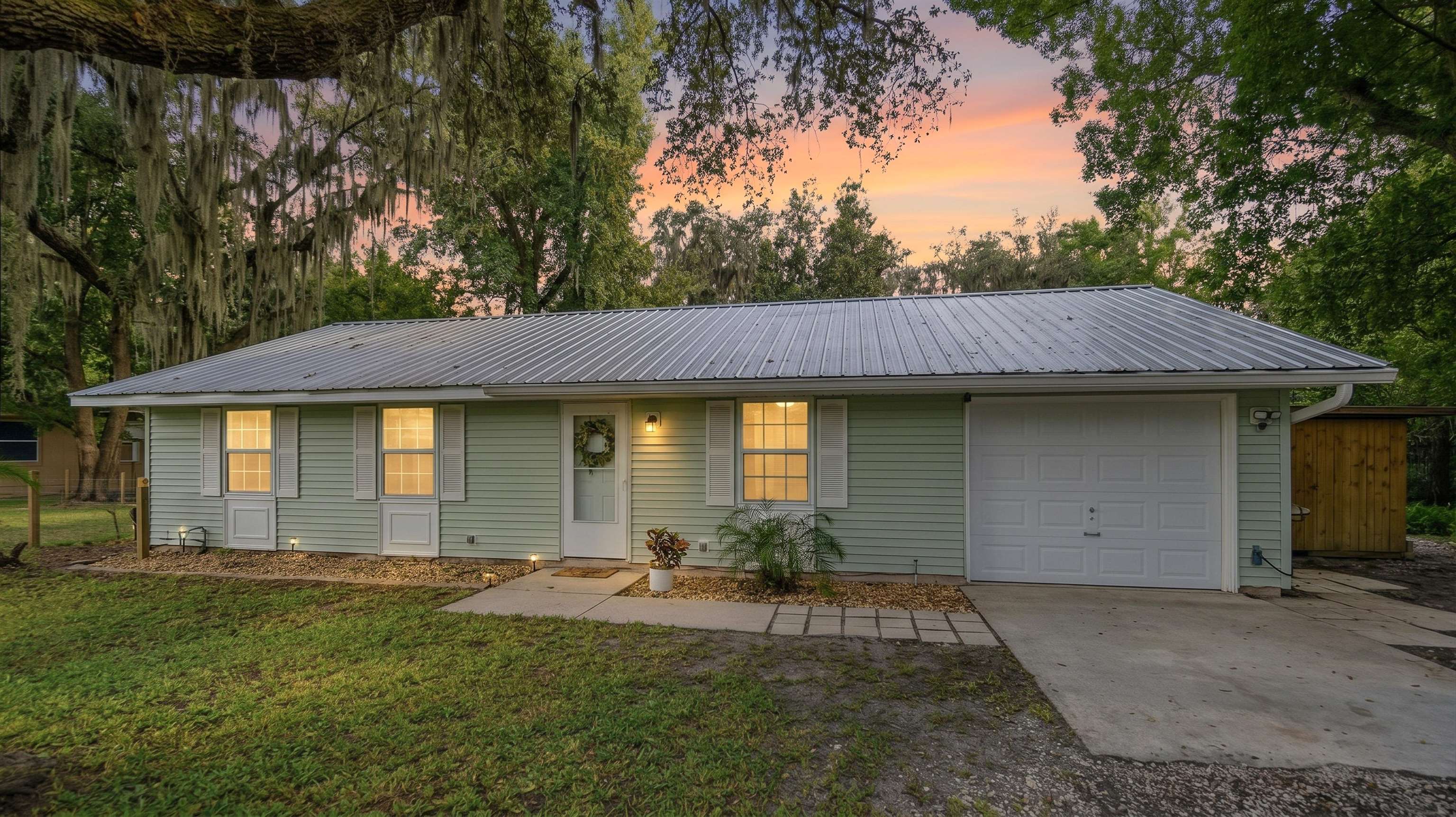 112 River Road Drive — photo