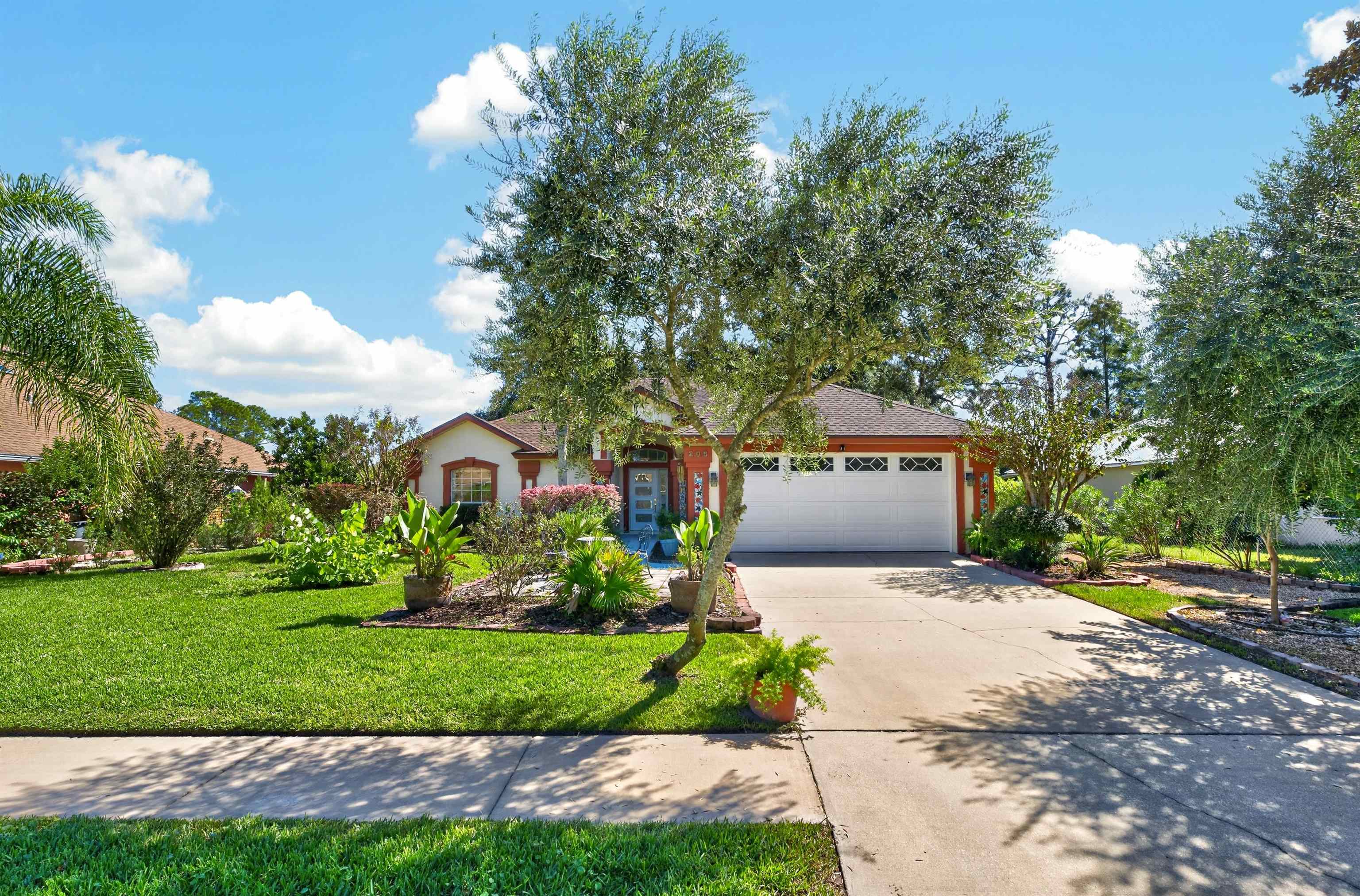 205 Merida Road — photo