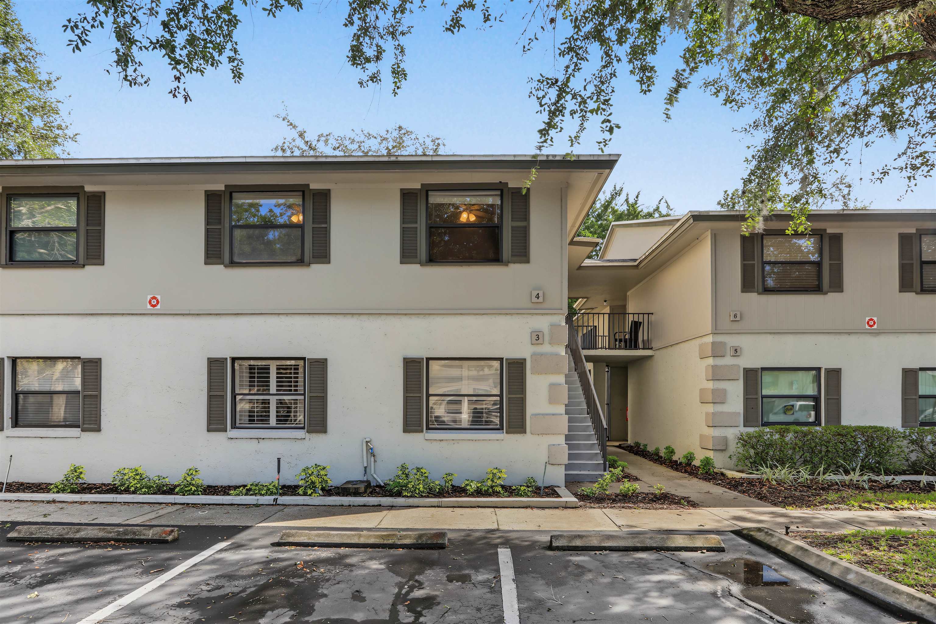 4 Navarra Court — photo