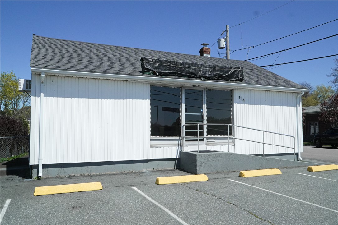 124 East Main Road — photo