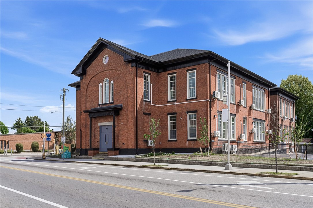 387 Broad Street — photo