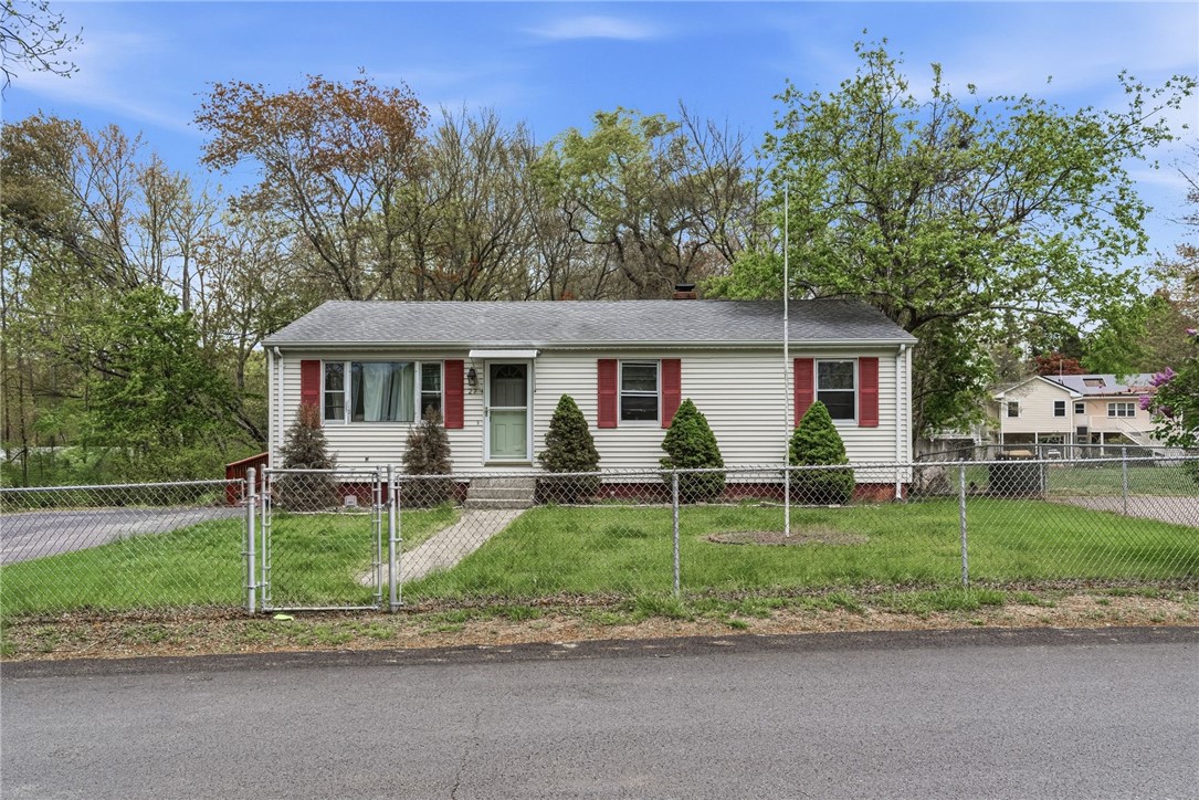 27 Douglas Circle — photo