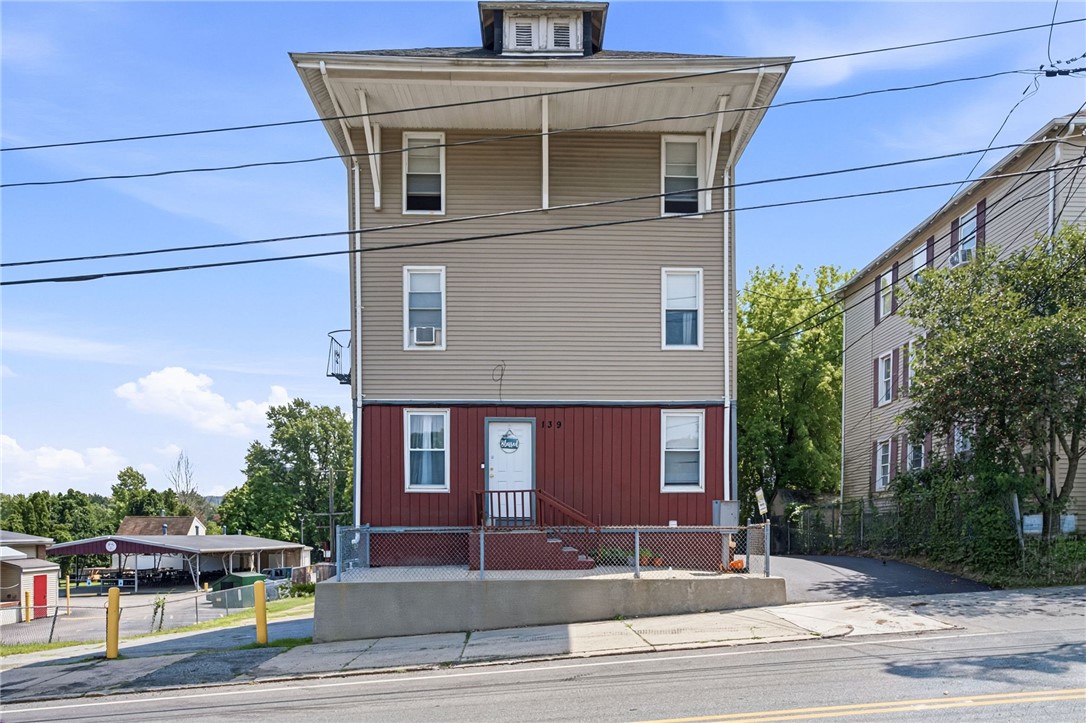 139 E School Street — photo