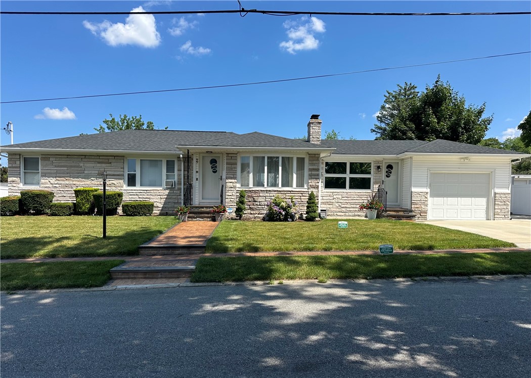 99 Lookout Avenue — photo