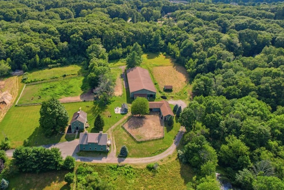 32 Equestrian Way — photo