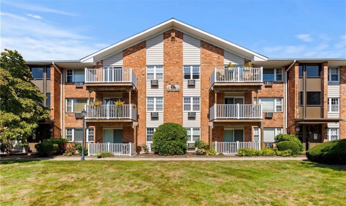 25 Bullocks Point Avenue 5C — photo