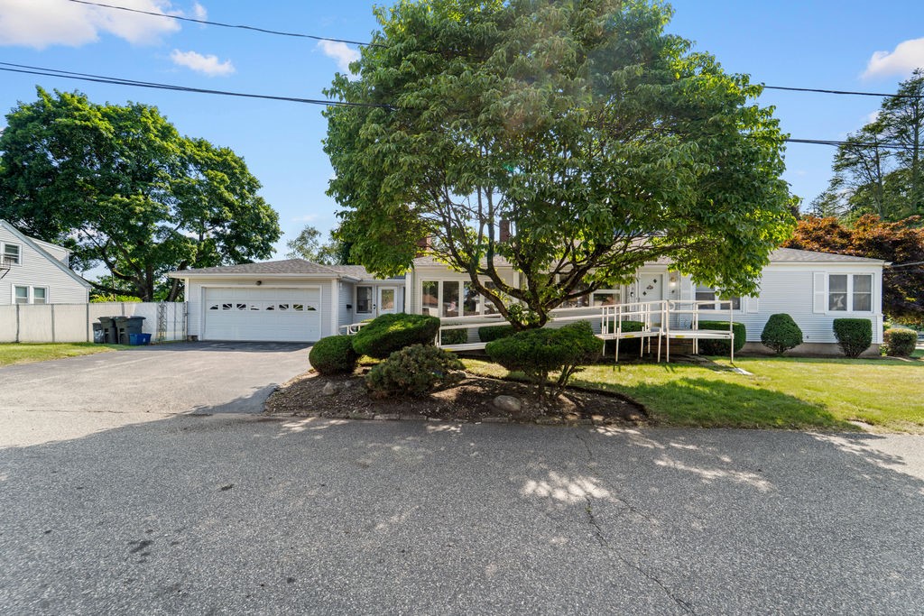 11 Hemlock Drive — photo