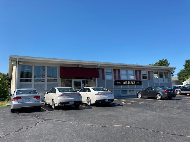 1045 Warwick Avenue 104 — photo