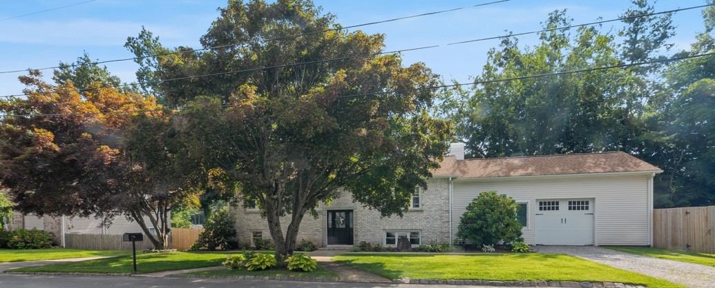 23 Woodcrest Drive — photo