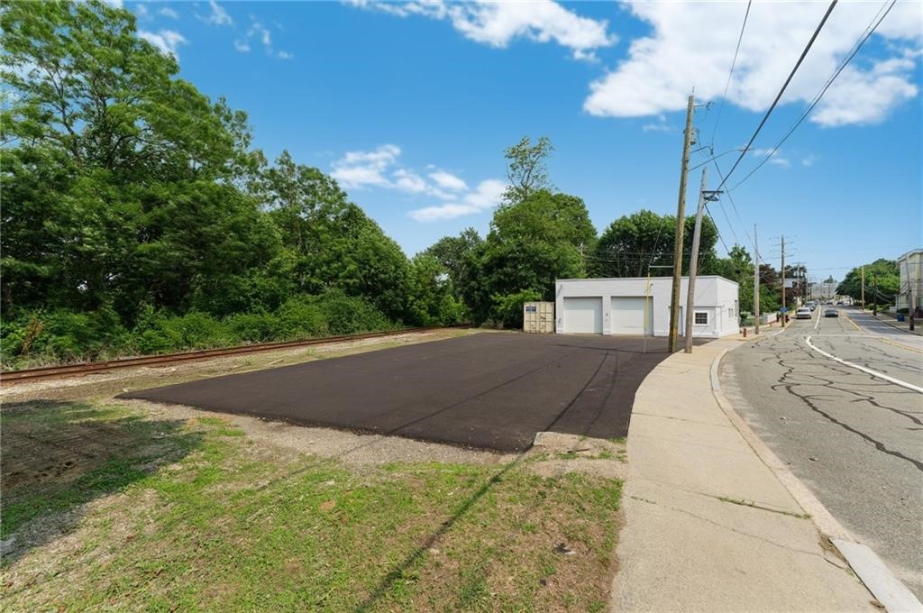 250 Manville Road — photo