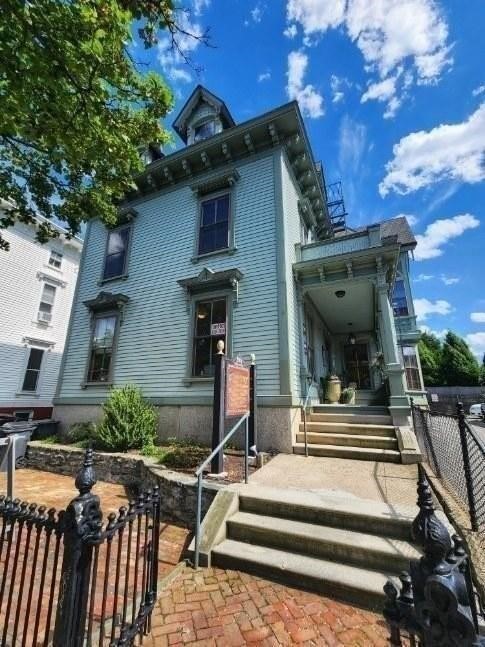 390 Broadway Avenue — photo