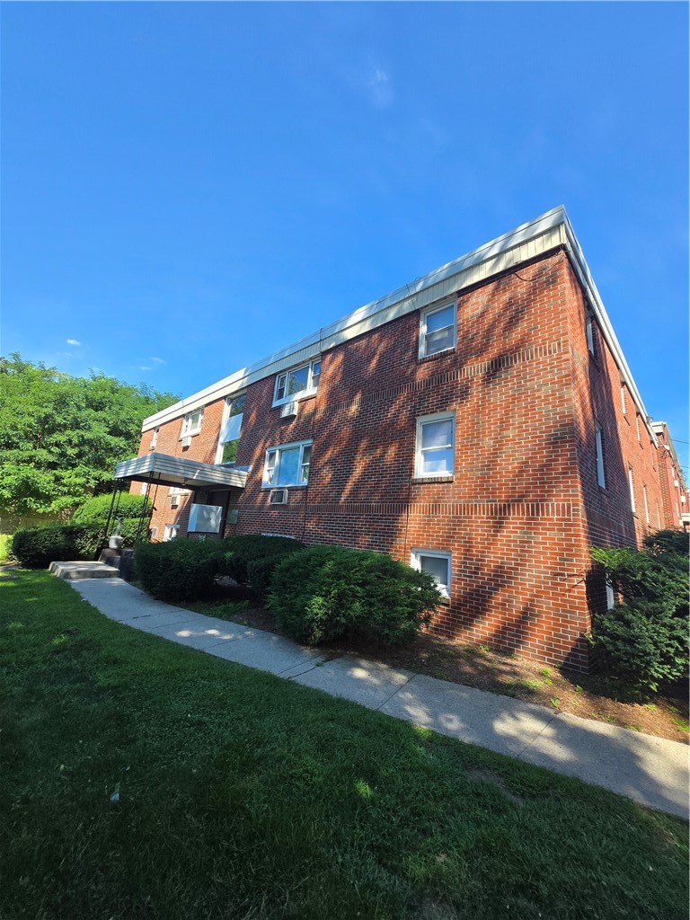 2160 Mineral Spring Avenue 3-7 — photo