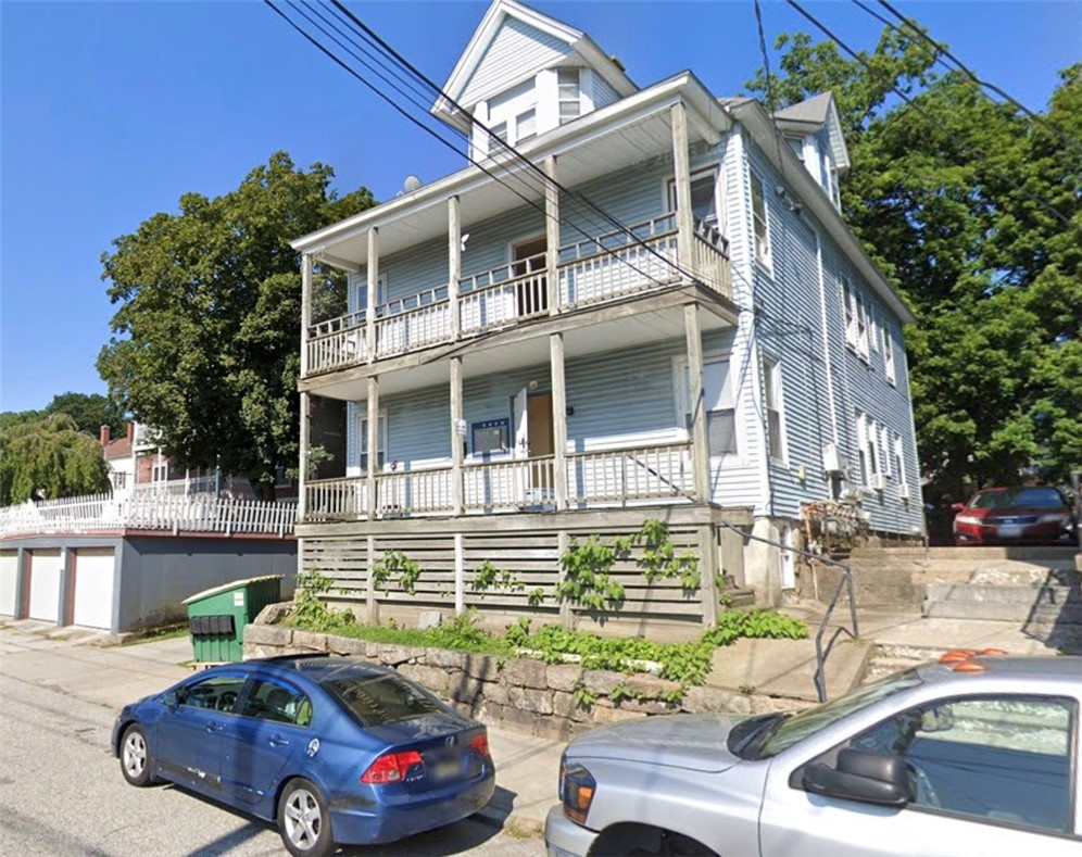 228 West School Street — photo