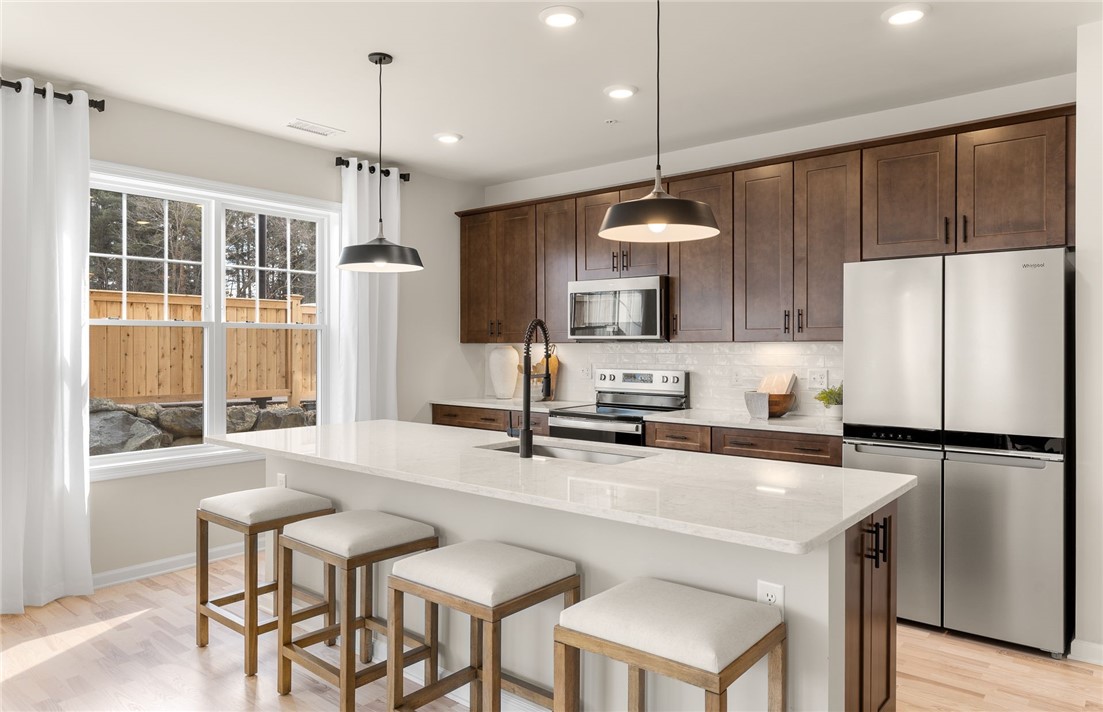 141 East Point Drive 101 — photo