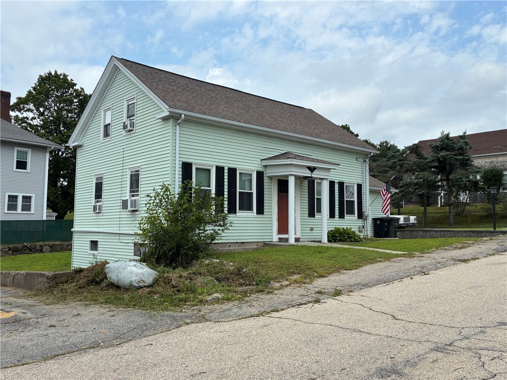 8 Bates Avenue — photo