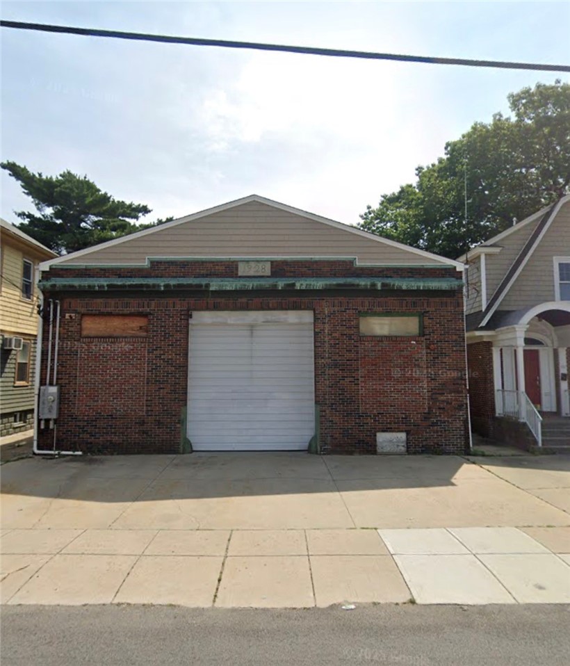 457 Douglas Avenue — photo
