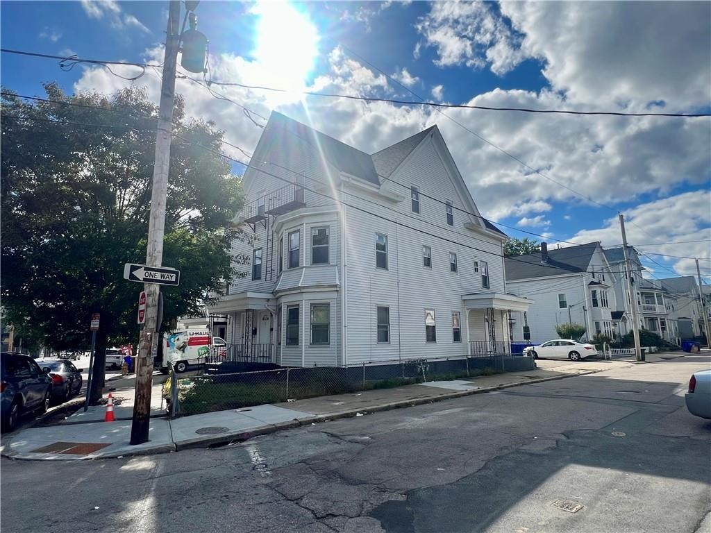 686 Broadway 2R — photo