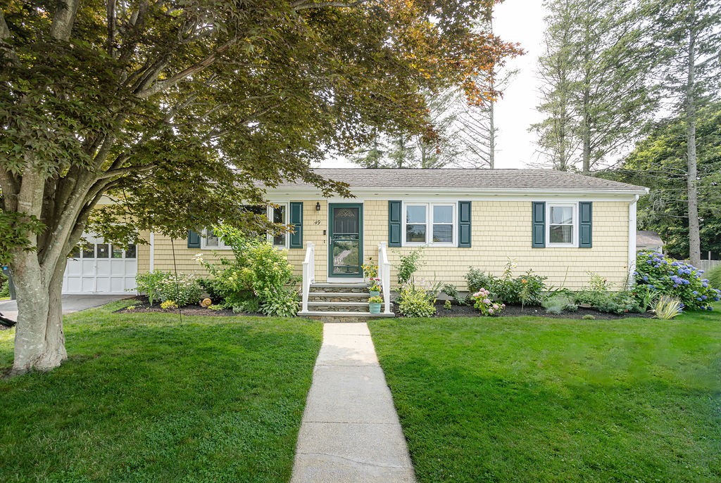 49 Evergreen Drive — photo