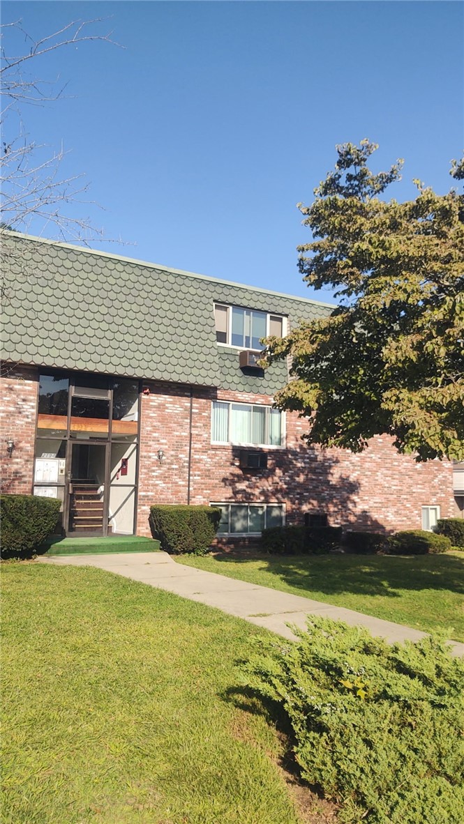 2194 Warwick Avenue 3L — photo