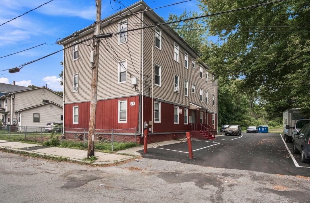 32 Northeast Street — photo