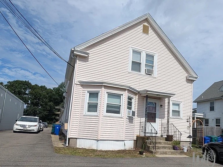 1075 Washington Street — photo
