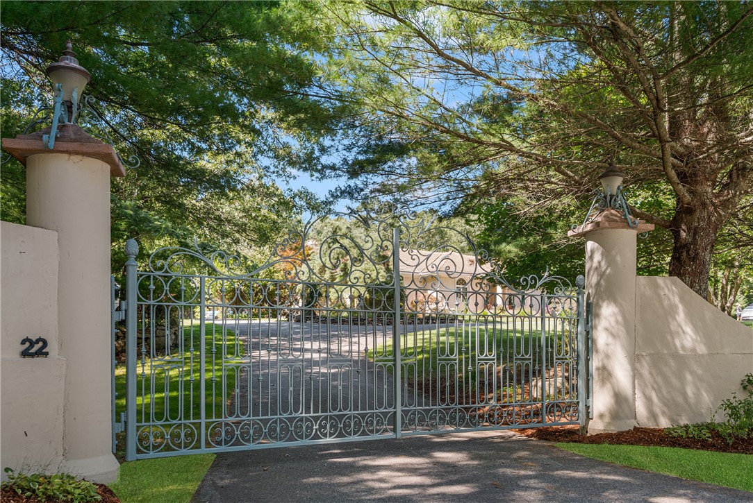 22 Brook View Drive — photo